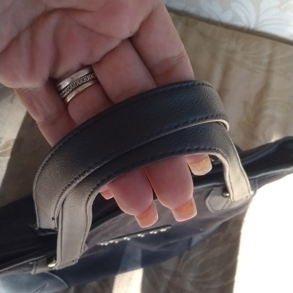 Black Juicy Couture purse and very good condition - Picture 5 of 8